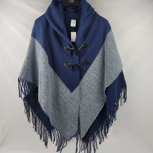 NWT Soft toggle button Blue Colorblock fringe poncho Cape I37 - Picture 1 of 7